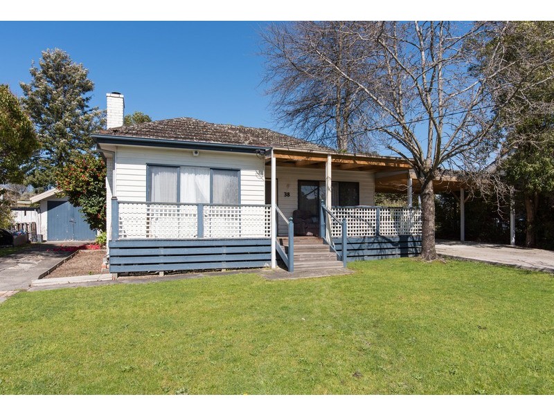 38 Leigh Road, Croydon VIC 3136