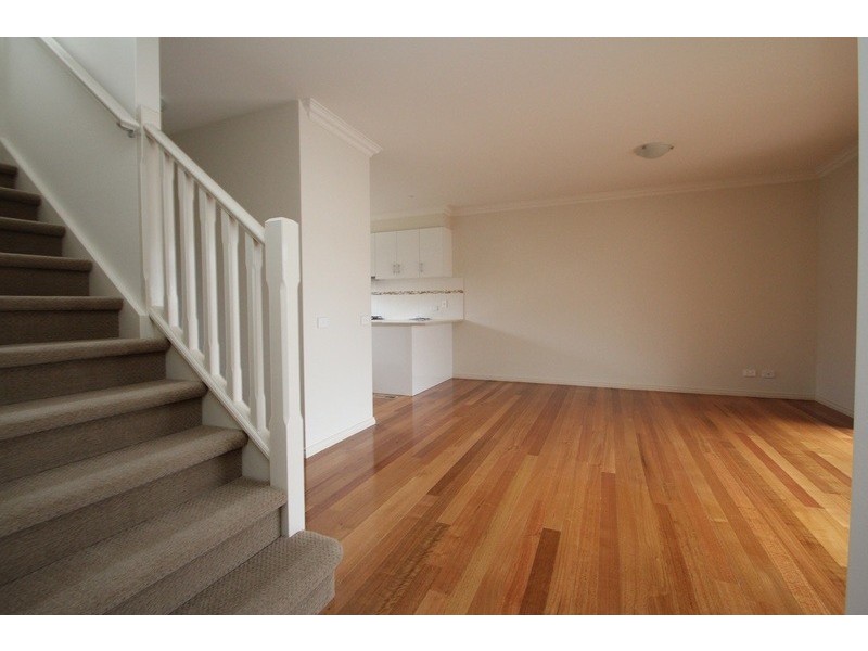 1/13 Railway Crescent, Croydon VIC 3136