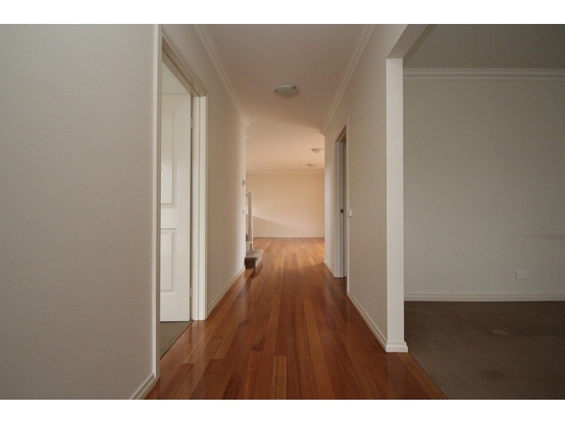 1/13 Railway Crescent, Croydon VIC 3136