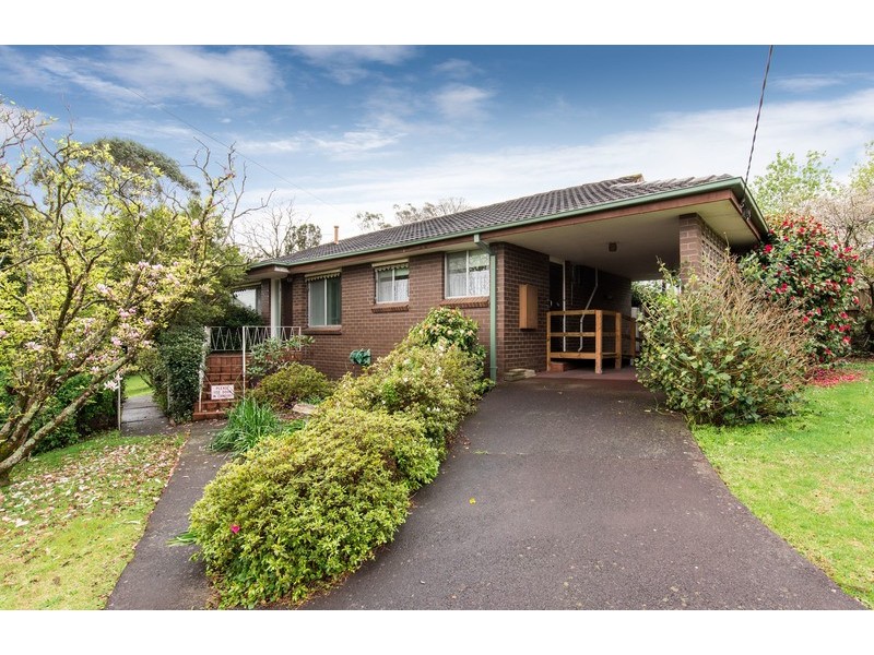 33 Sweetland Road, Mooroolbark VIC 3138