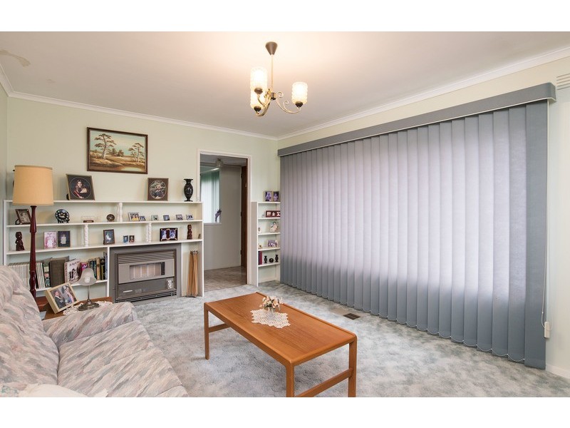 33 Sweetland Road, Mooroolbark VIC 3138