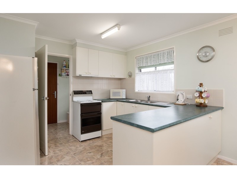 33 Sweetland Road, Mooroolbark VIC 3138