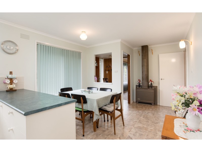 33 Sweetland Road, Mooroolbark VIC 3138