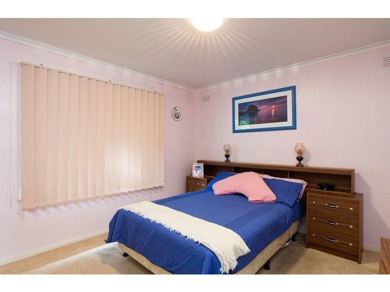 33 Sweetland Road, Mooroolbark VIC 3138