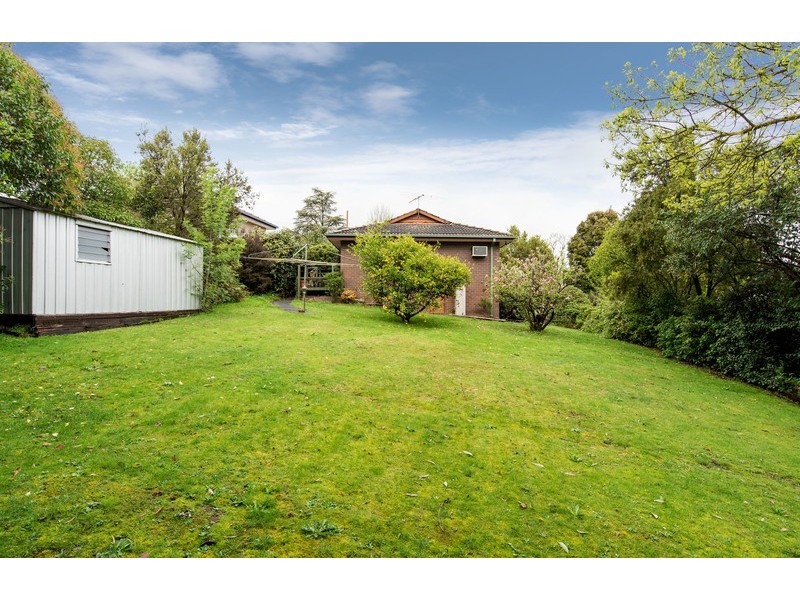 33 Sweetland Road, Mooroolbark VIC 3138