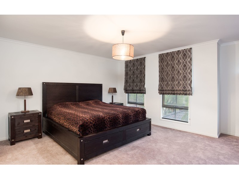 27 Yarra Valley Boulevard, Chirnside Park VIC 3116