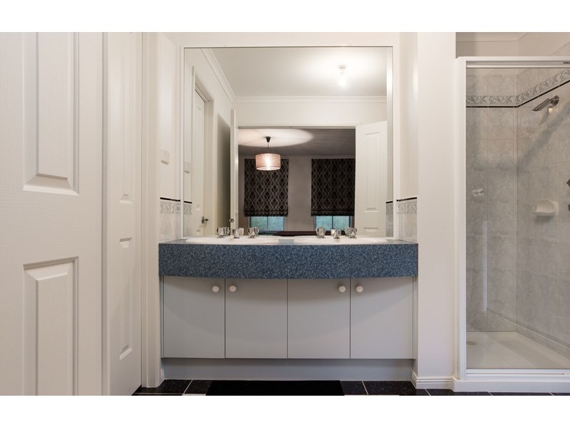 27 Yarra Valley Boulevard, Chirnside Park VIC 3116