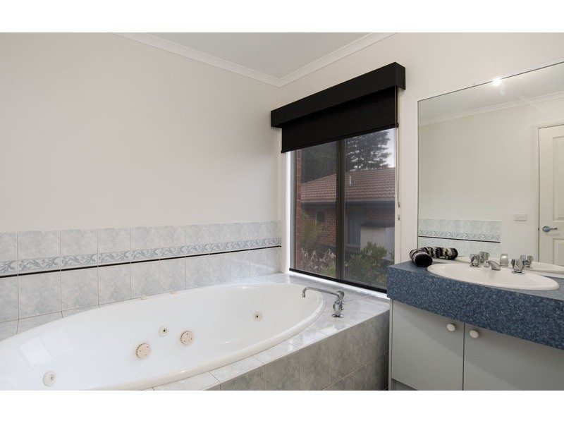 27 Yarra Valley Boulevard, Chirnside Park VIC 3116