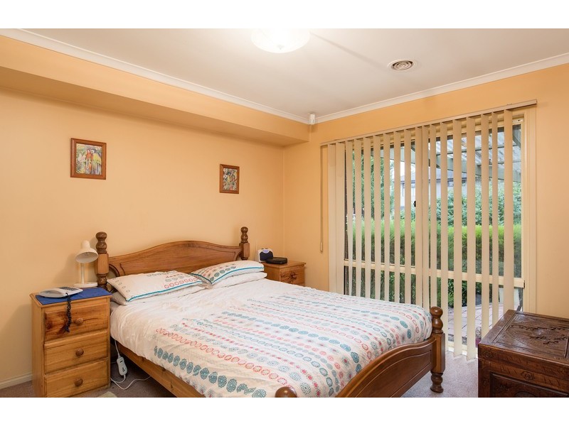 4B Vinter Avenue, Croydon VIC 3136