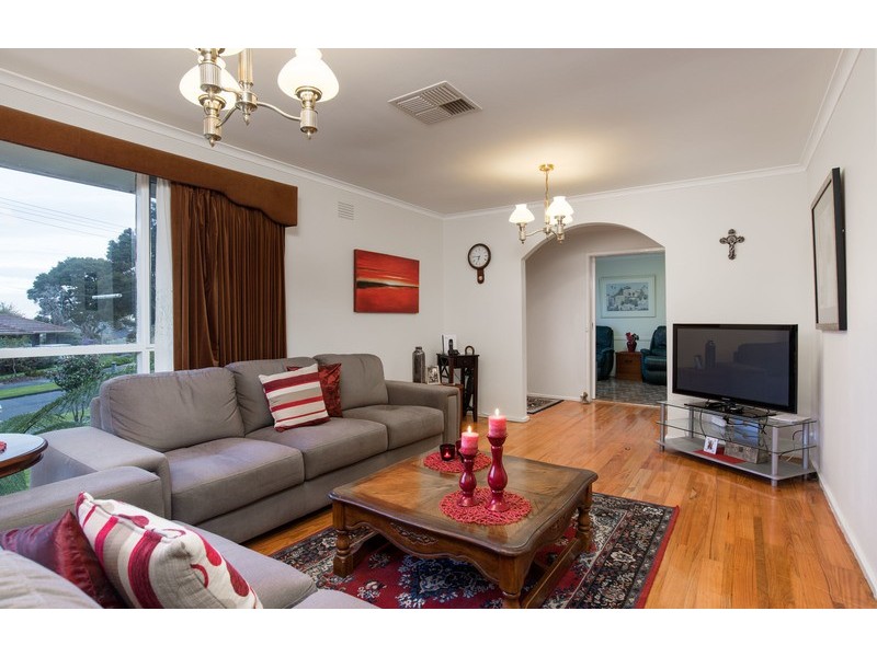 19 Corrong Crescent, Mooroolbark VIC 3138