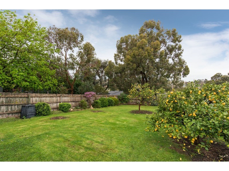 19 Corrong Crescent, Mooroolbark VIC 3138