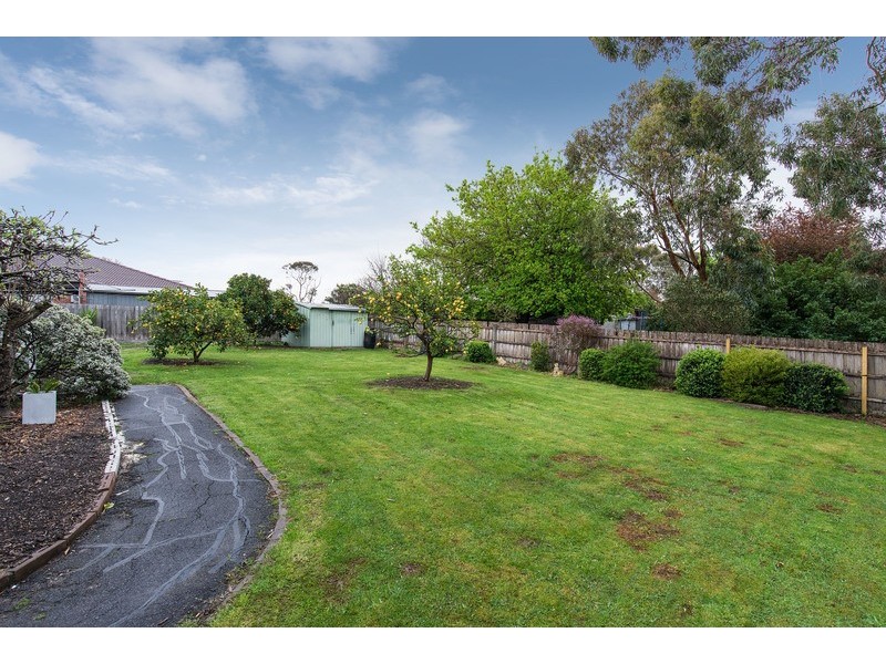 19 Corrong Crescent, Mooroolbark VIC 3138