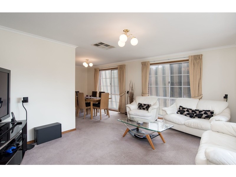 16 Wainewright Avenue, Mooroolbark VIC 3138