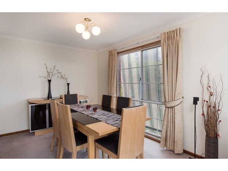 16 Wainewright Avenue, Mooroolbark VIC 3138