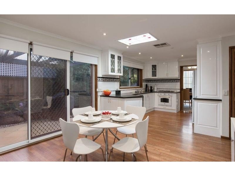 16 Wainewright Avenue, Mooroolbark VIC 3138