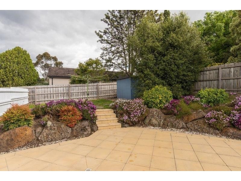 16 Wainewright Avenue, Mooroolbark VIC 3138