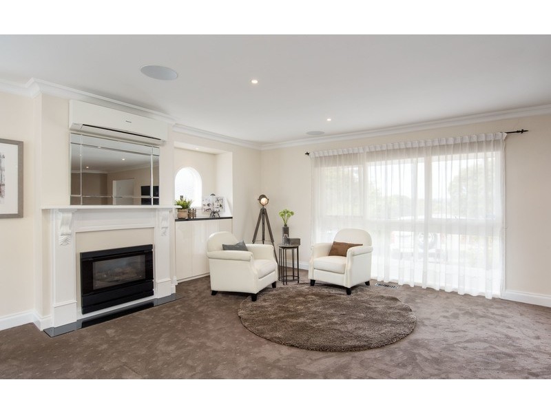 23 Barina Avenue, Mooroolbark VIC 3138