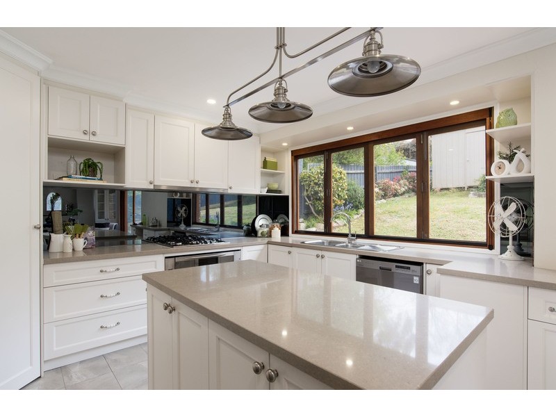 23 Barina Avenue, Mooroolbark VIC 3138