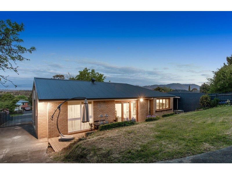 23 Barina Avenue, Mooroolbark VIC 3138