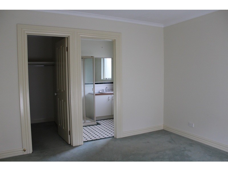 15 Collier Road, Kilsyth VIC 3137