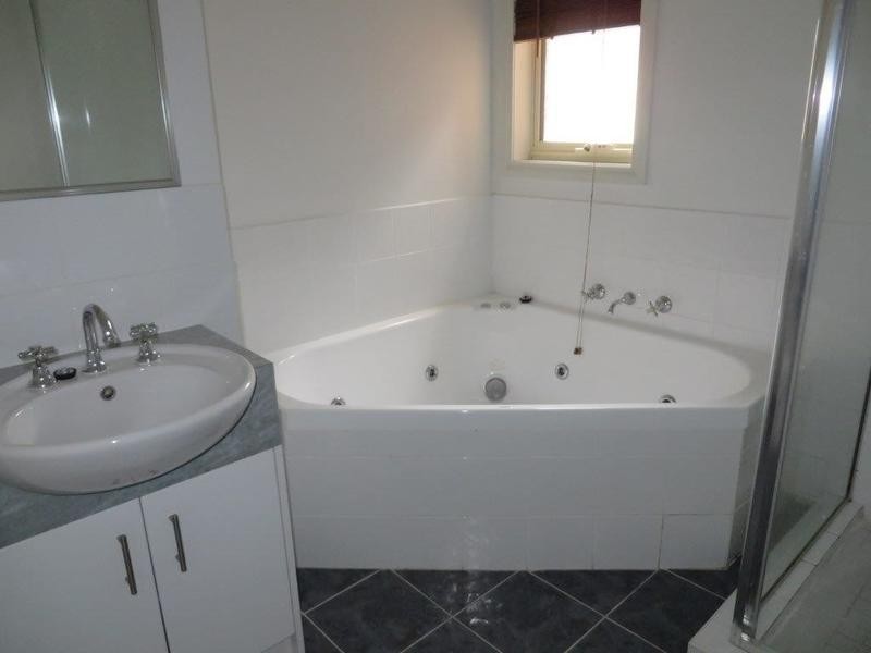 2/8 Mersey Road, Kilsyth VIC 3137