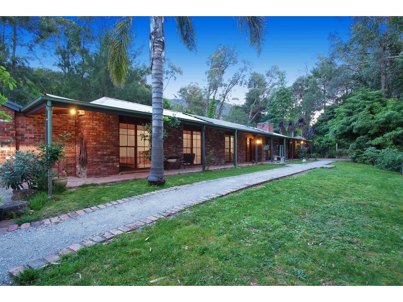 8 Lewis Road, Montrose VIC 3765