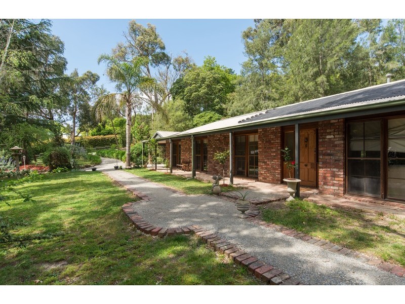 8 Lewis Road, Montrose VIC 3765