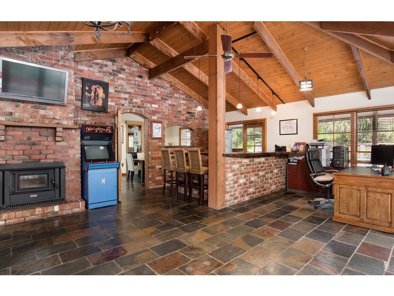 8 Lewis Road, Montrose VIC 3765