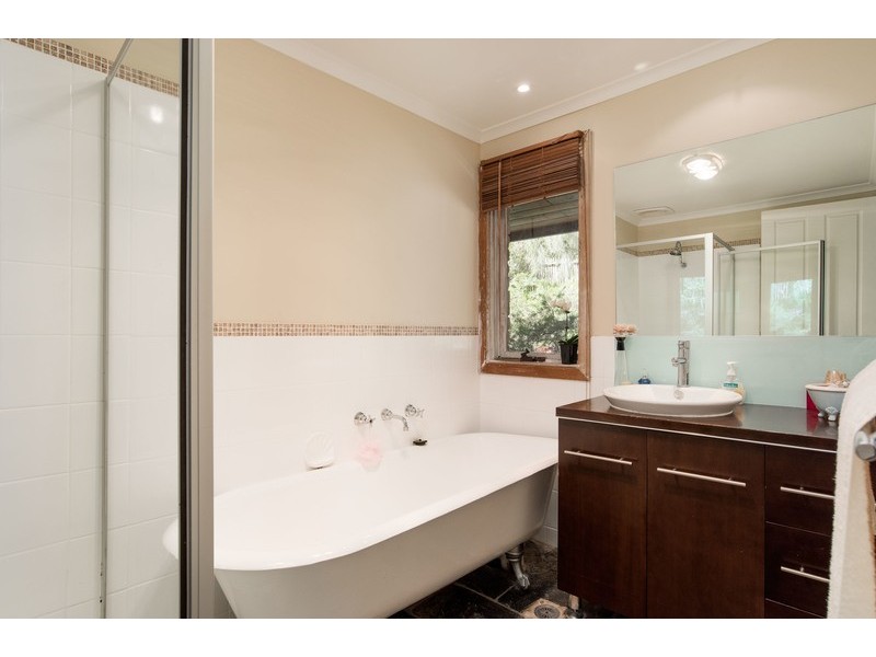 8 Lewis Road, Montrose VIC 3765