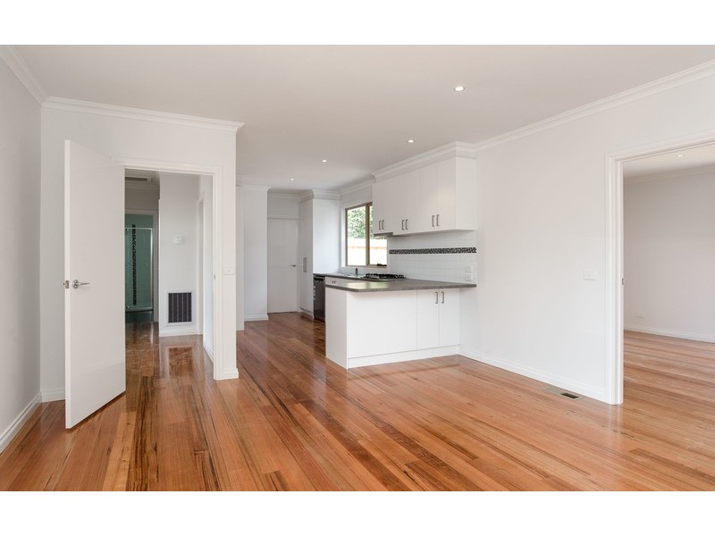 16 Gladys Grove, Croydon VIC 3136