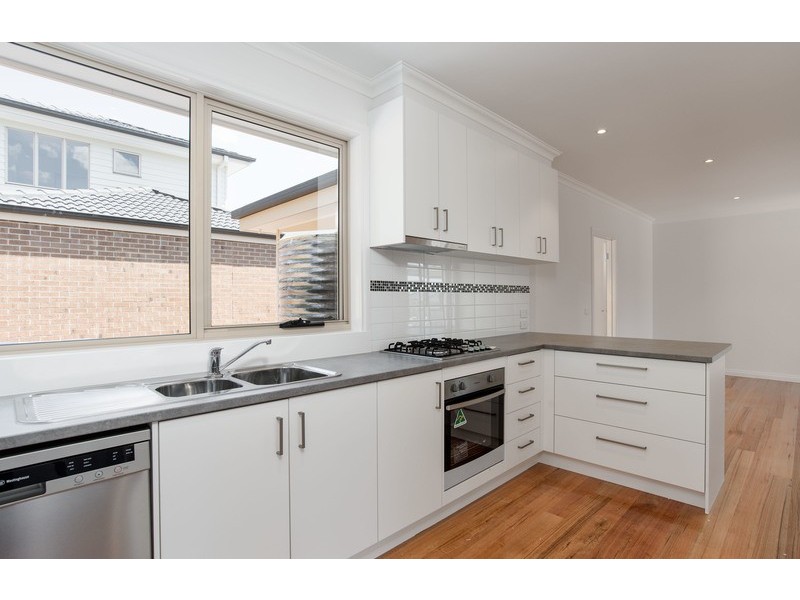 16 Gladys Grove, Croydon VIC 3136