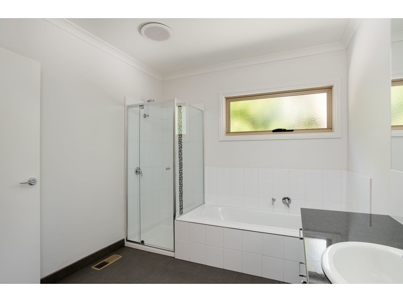 16 Gladys Grove, Croydon VIC 3136