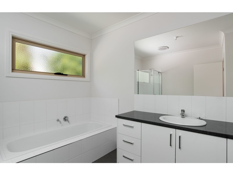 16 Gladys Grove, Croydon VIC 3136