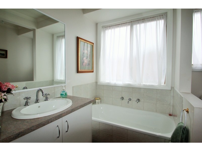 4 Oxley Court, Chirnside Park VIC 3116