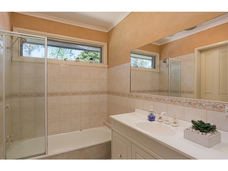 8 Warruga Court, Croydon VIC 3136