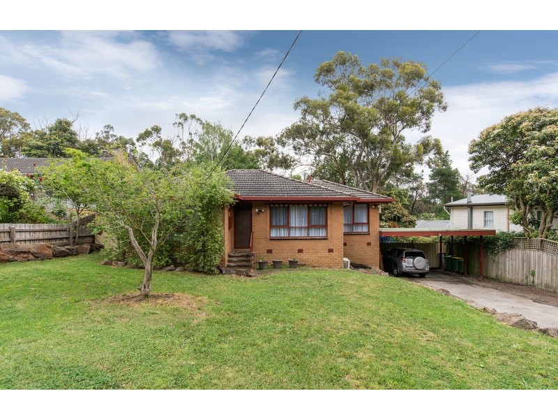 8 Ash Grove, Montrose VIC 3765