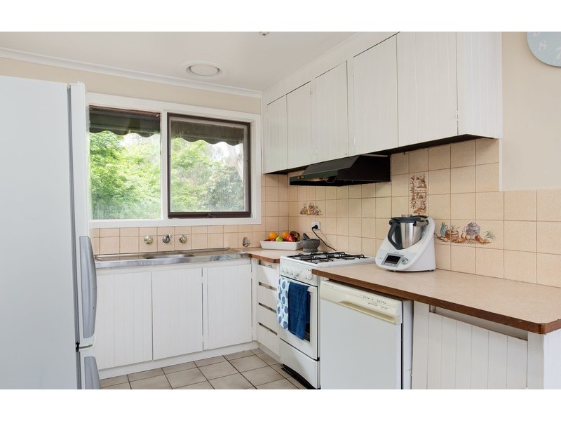 8 Ash Grove, Montrose VIC 3765