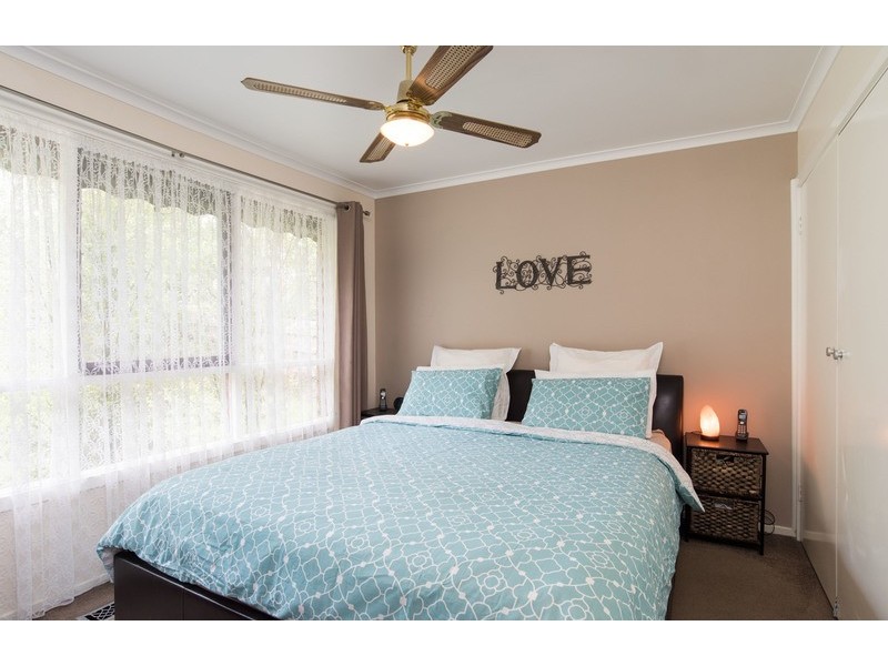 8 Ash Grove, Montrose VIC 3765