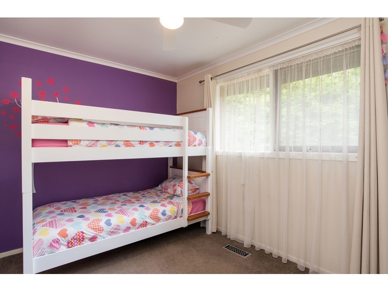 8 Ash Grove, Montrose VIC 3765