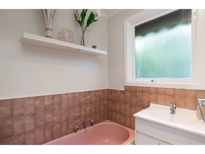 8 Ash Grove, Montrose VIC 3765