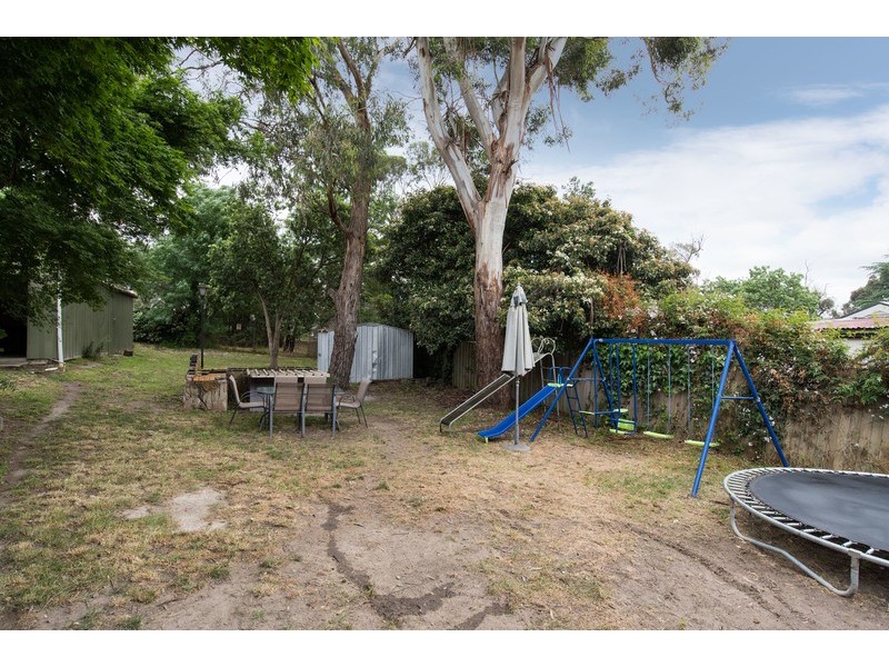 8 Ash Grove, Montrose VIC 3765