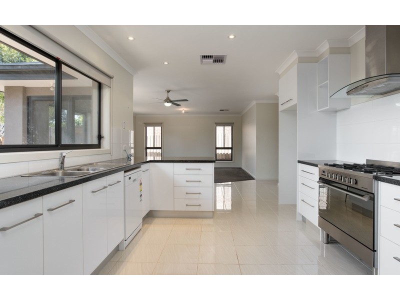 15A Nolan Avenue, Mooroolbark VIC 3138