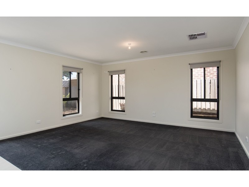 15A Nolan Avenue, Mooroolbark VIC 3138