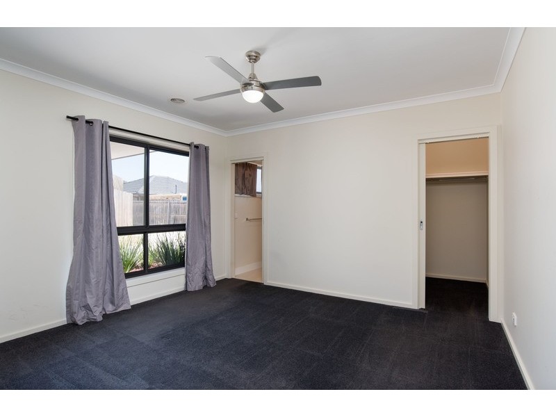 15A Nolan Avenue, Mooroolbark VIC 3138