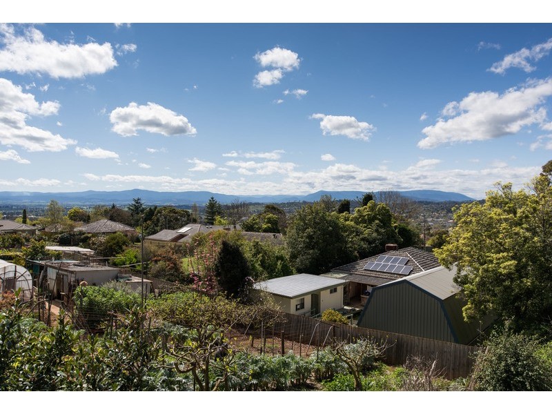 11 Victoria Road, Chirnside Park VIC 3116