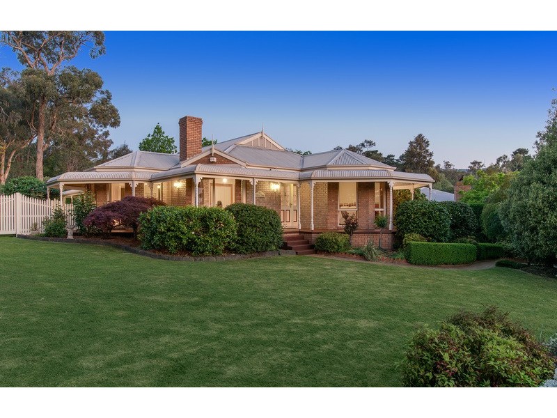 5 Fielden Close, Mooroolbark VIC 3138
