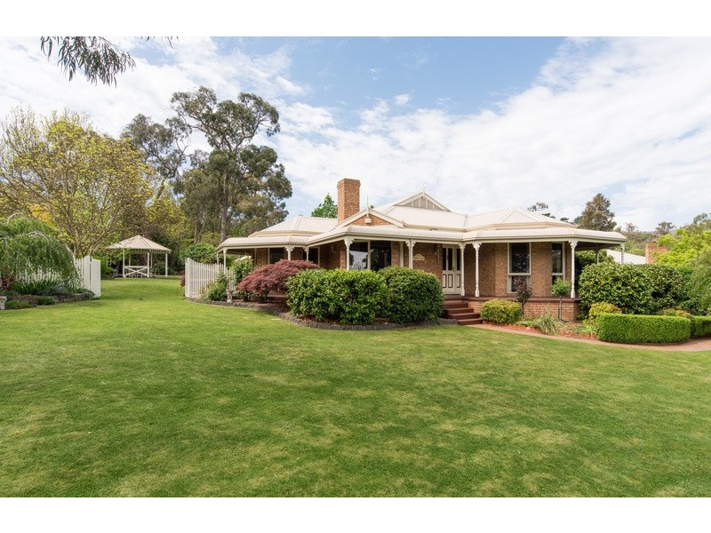 5 Fielden Close, Mooroolbark VIC 3138