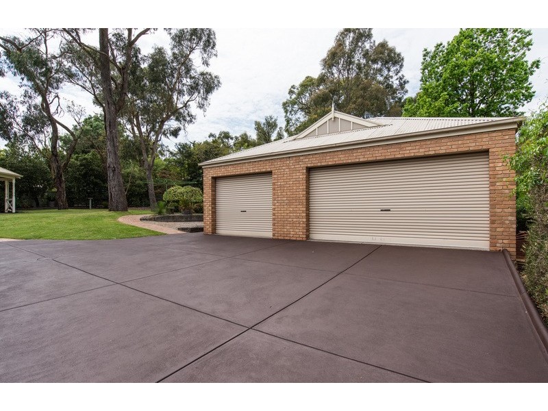 5 Fielden Close, Mooroolbark VIC 3138