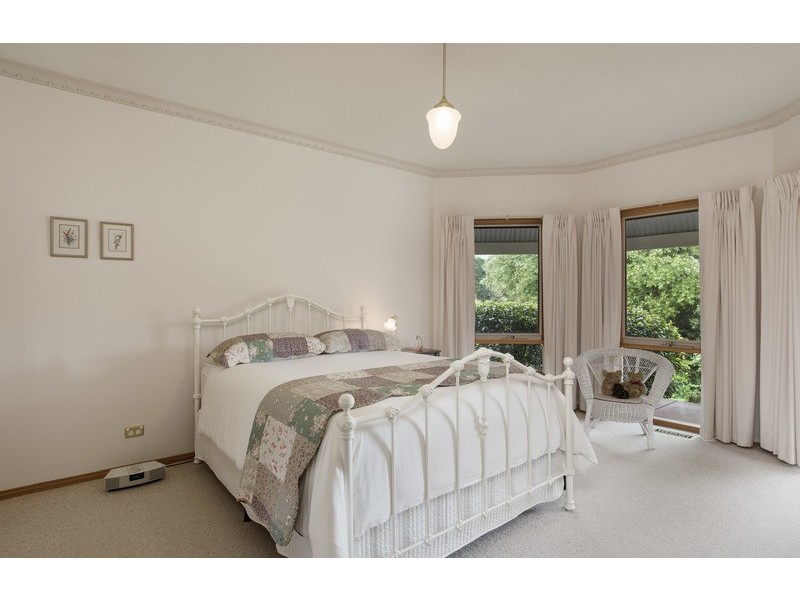 5 Fielden Close, Mooroolbark VIC 3138