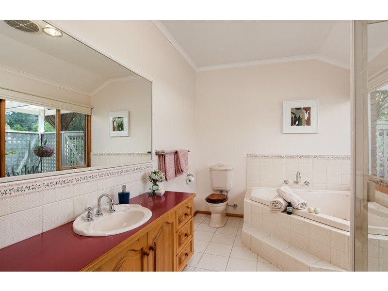 5 Fielden Close, Mooroolbark VIC 3138